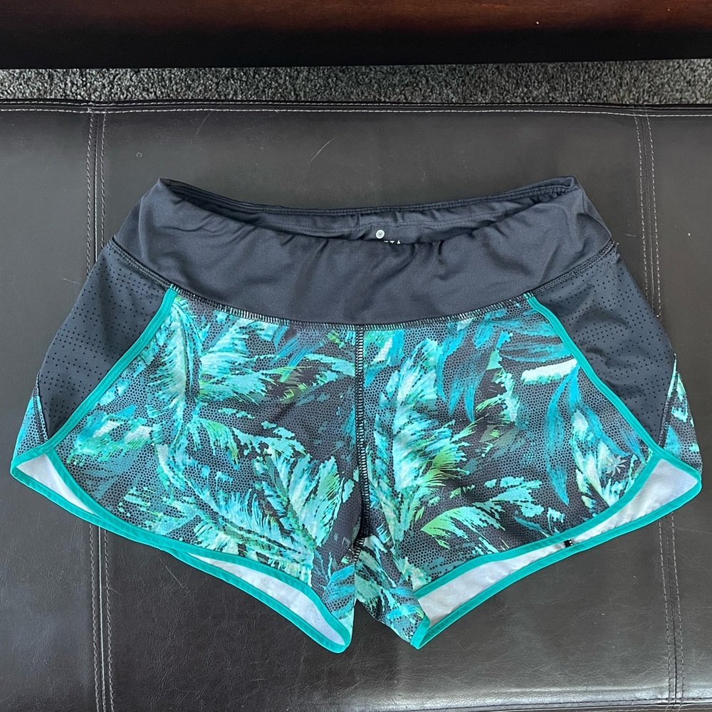 Athleta Shorts XS zipper pocket